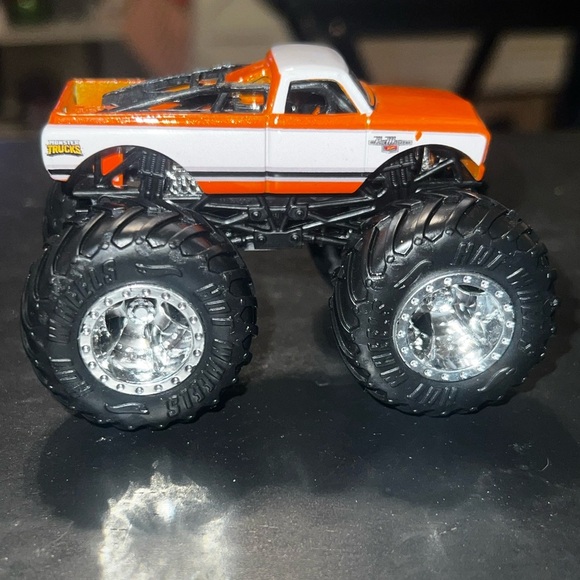 Hot Wheels Monster Jam Truck PURE MUSCLE Chevrolet C-10 1:64 scale - Picture 2 of 6
